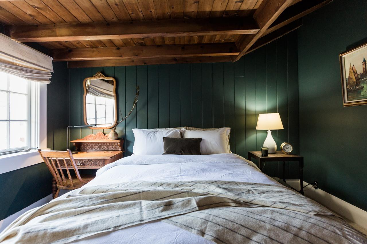 Tramp's Quarters Standard,642477981:JPEG